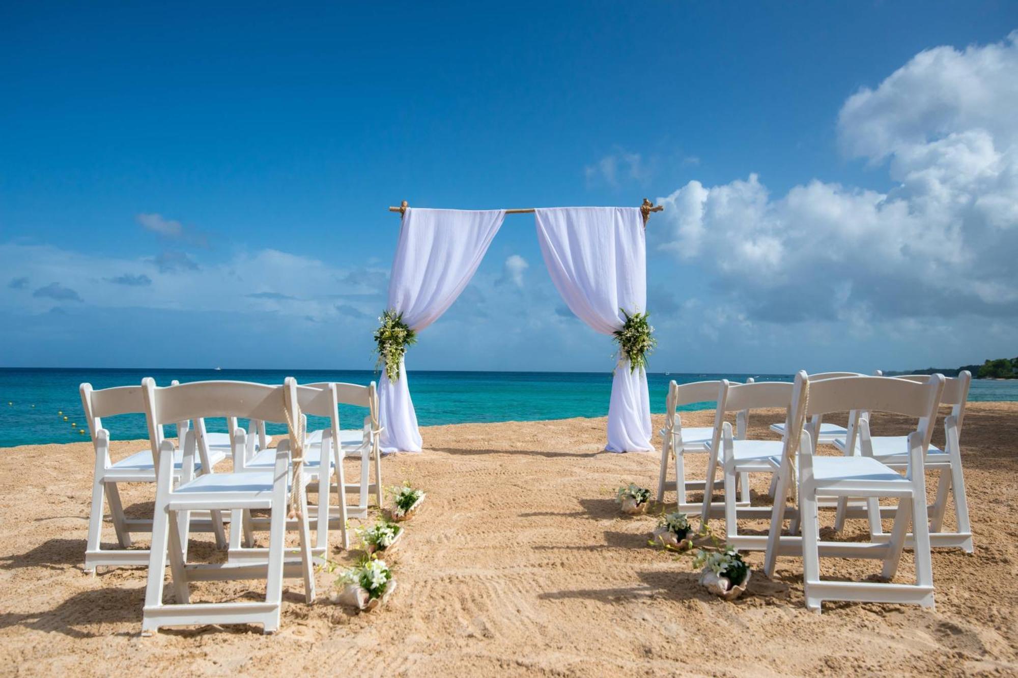 Crystal Cove By Elegant Hotels - All-Inclusive Saint James Esterno foto