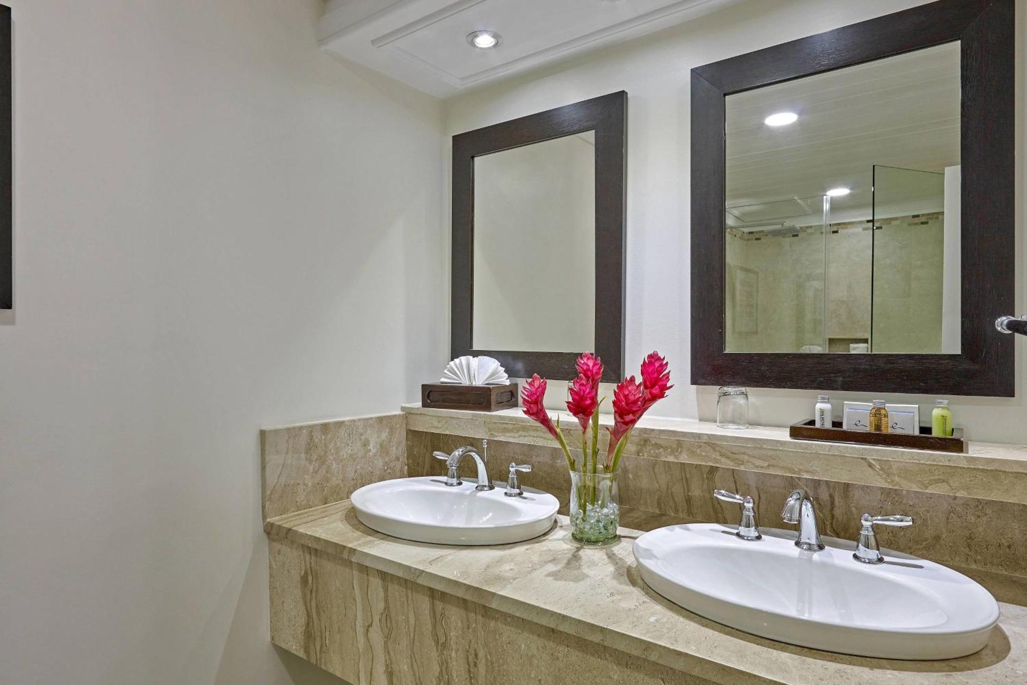 Crystal Cove By Elegant Hotels - All-Inclusive Saint James Esterno foto